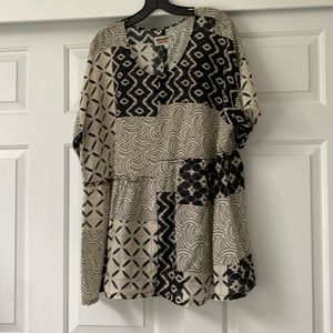 Johnny Was. Pete & Greta   Silk Tunic Top in a patchwork of black & white flair